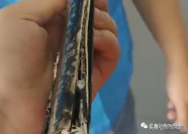 手机充电位置发烫有烧焦会爆炸吗,手机充电时突然起火怎么办