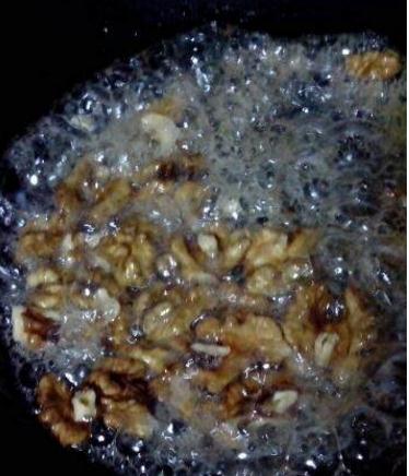 核桃和它一炒3天止咳秒杀止咳药,核桃仁炒蜂蜜真的治咳嗽的吗