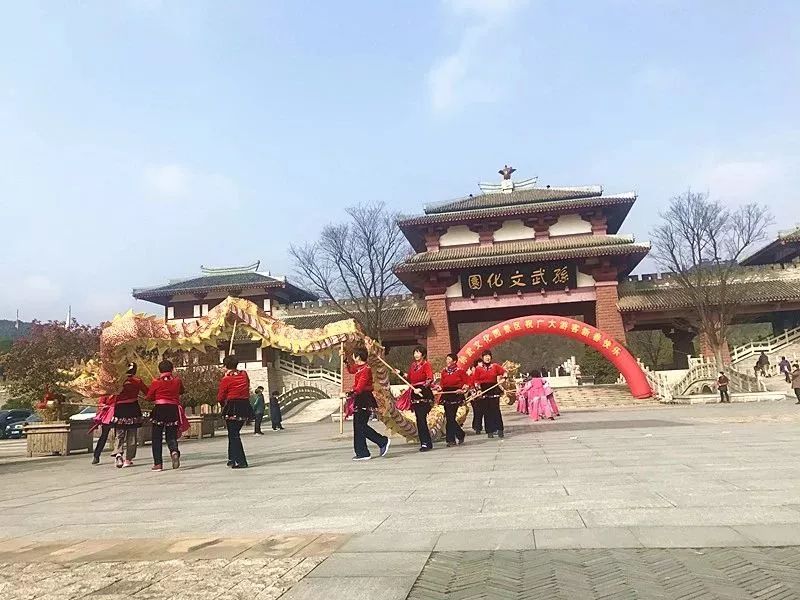 穹窿山风景区：金猪绘新春年味快乐过传统新年！
