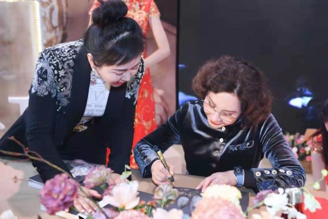 ​马小秋《秋言物语Ⅱ》新书发布会暨博士学位授衔仪式告捷举办