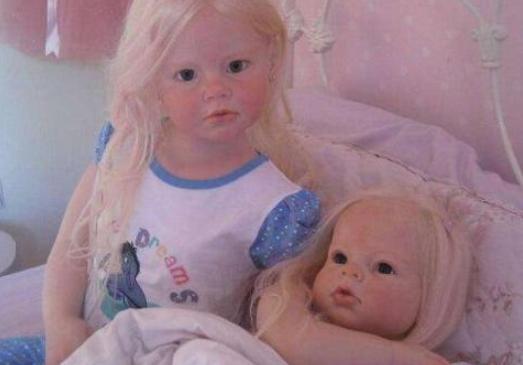 它总盯着我看，4岁女儿被1000元玩具吓哭，网友：换谁谁都怕