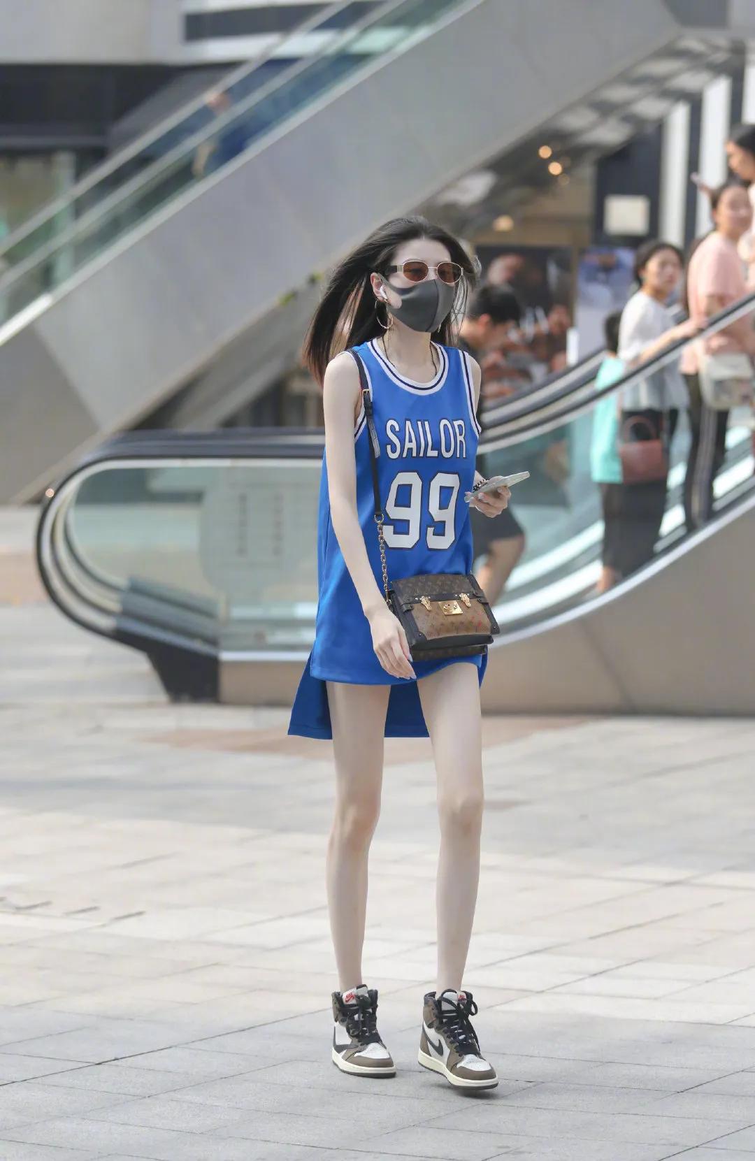 lv软盒子包穿搭,街拍lv新款包