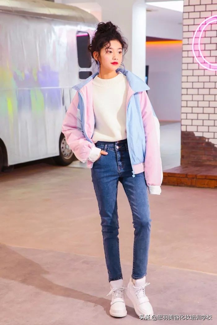 瘦长脸合适丸子头的发型,2021最洋气的减龄发型圆脸丸子头