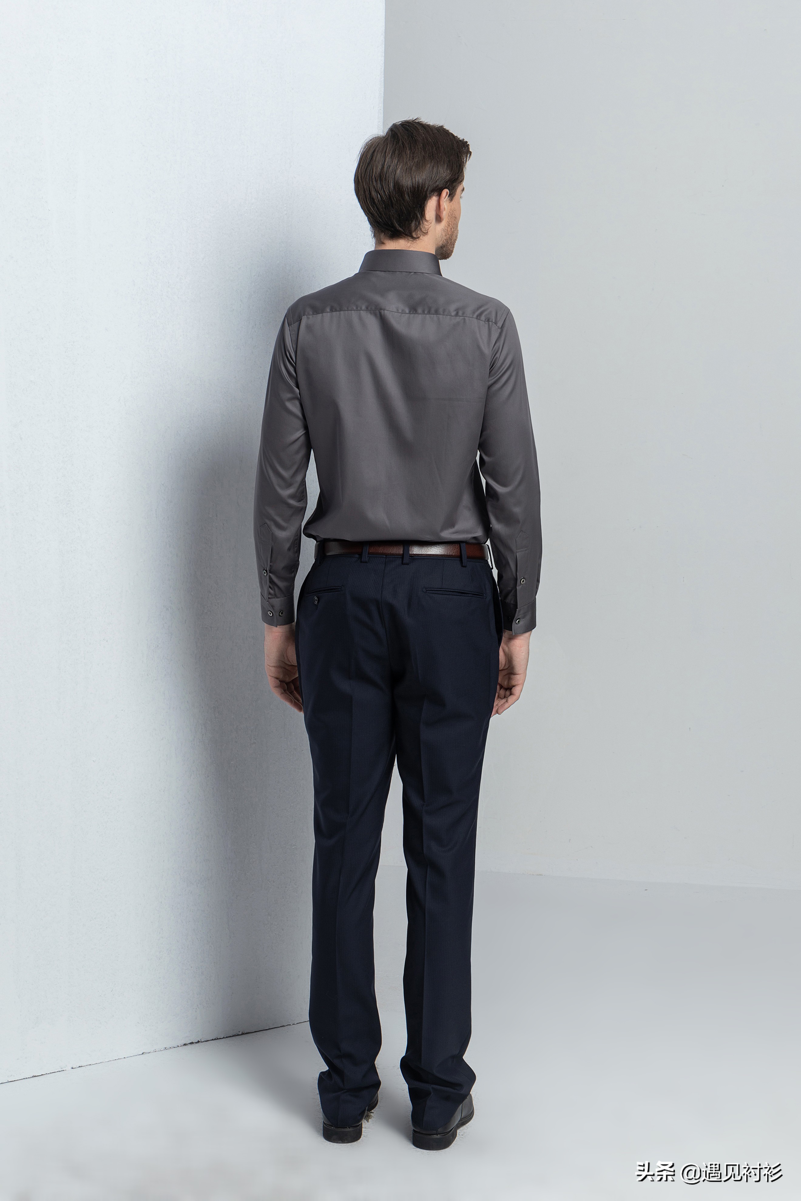 男士职场要准备几套衣服,合适初入职场男士衬衫