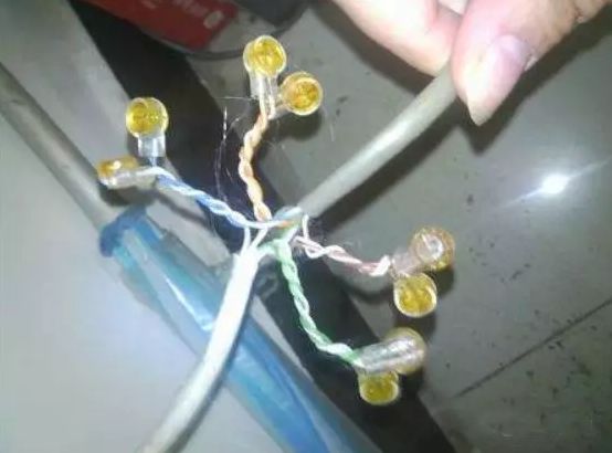 连接路由器的网线断了怎么接,布线打结的线怎么解开