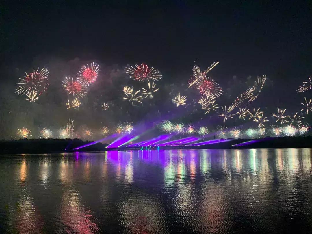 深圳湾焰火跨年,深圳湾1号烟花焰火表演