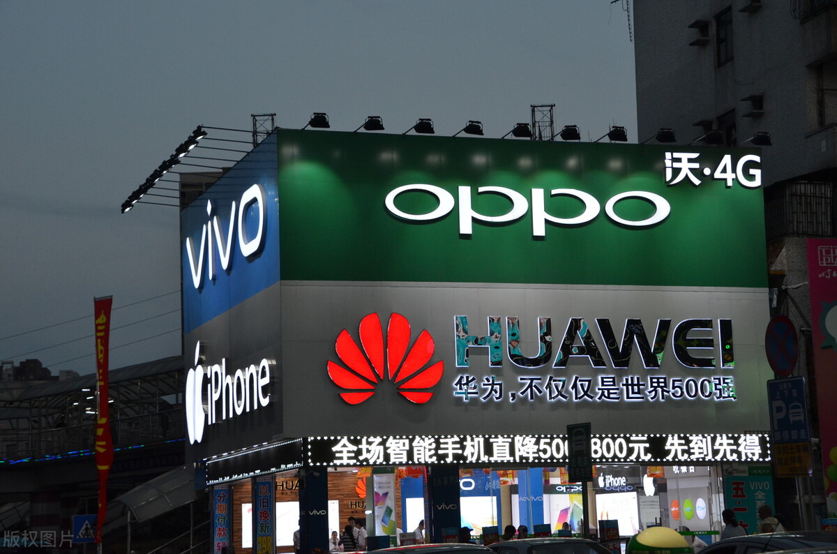 网上买手机和实体店哪个更靠谱,买手机是去实体店还是网上划算