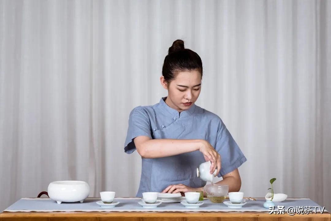 铁观音茶如何区分浓香型和清香型,新茶浓香型铁观音怎样冲泡口感好
