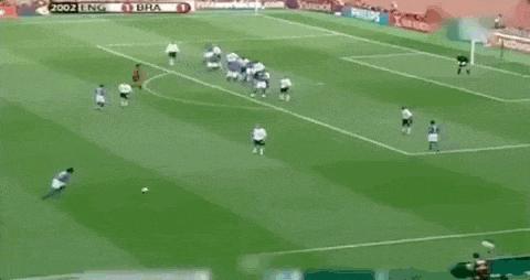 足球里的牛尾巴过人很难吗,足球牛尾巴过人技巧