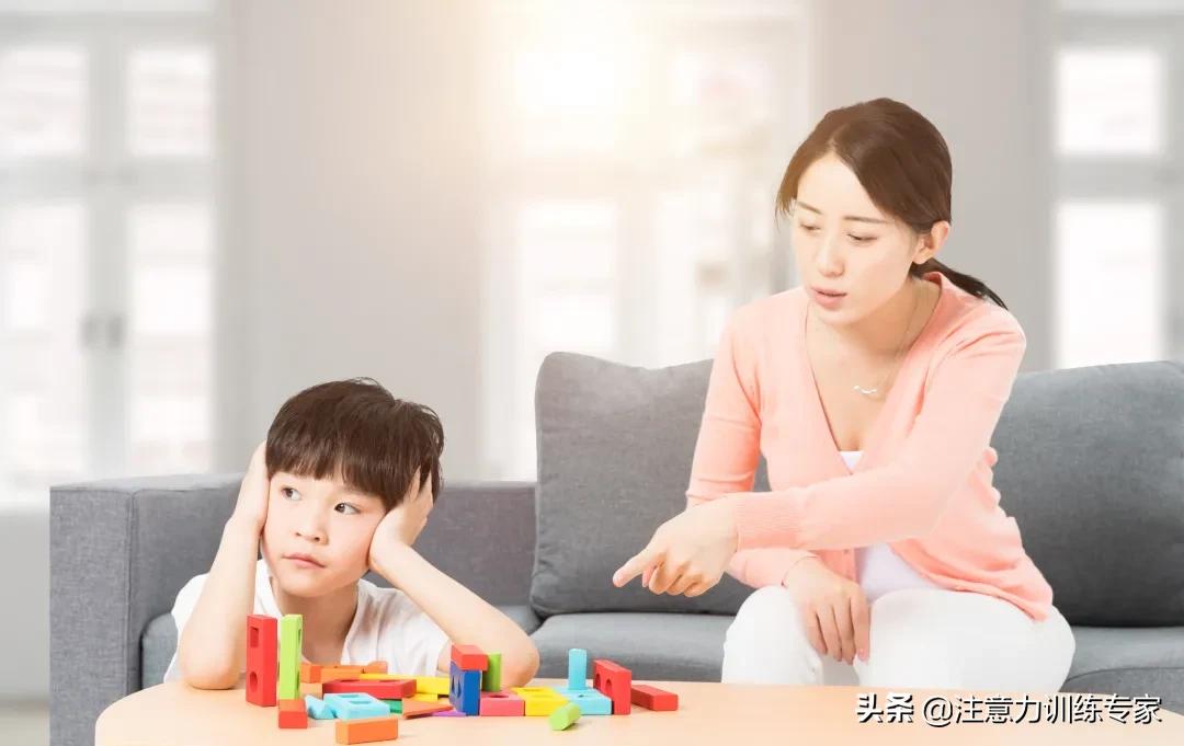 妈妈胃疼倒地1岁女儿哭着找药,妈妈我疼