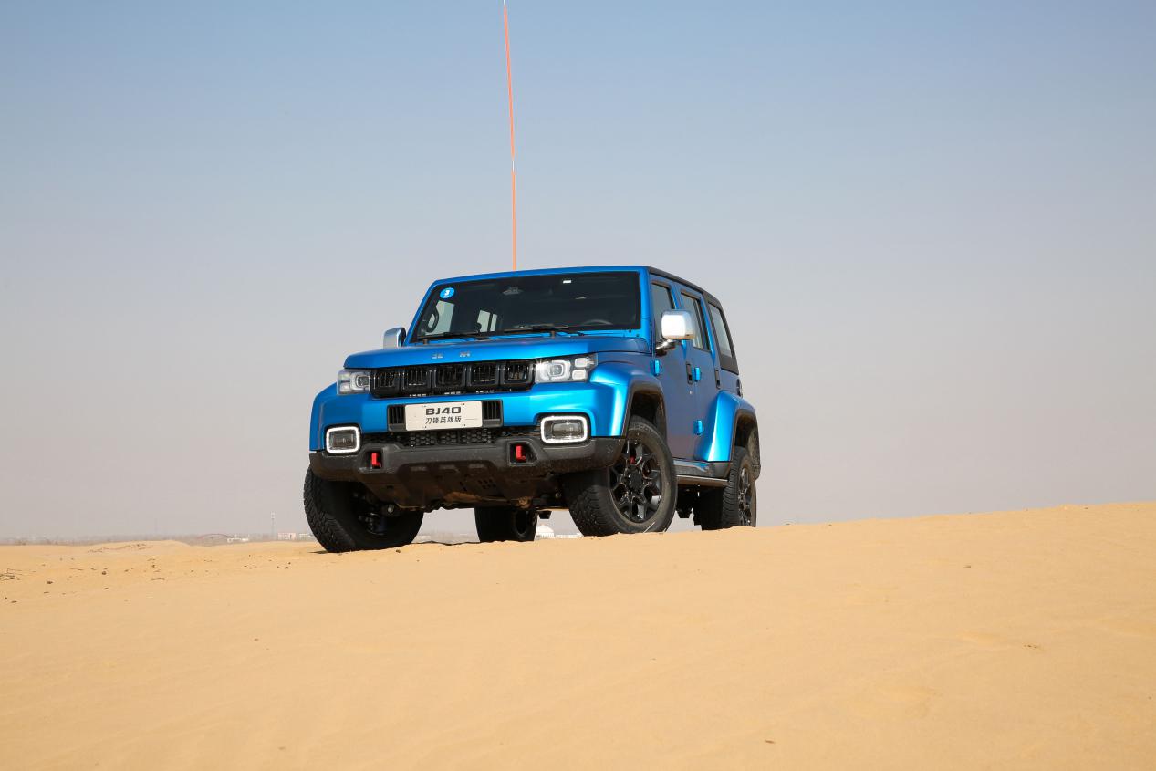 bj40刀锋英雄柴油版黑武士试驾,21款bj40柴油刀锋英雄版驾驶感受