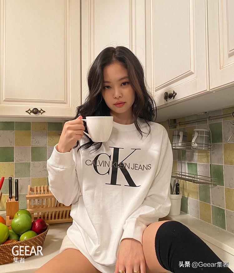 jennie穿ck杂志图片,jennie证件照100张