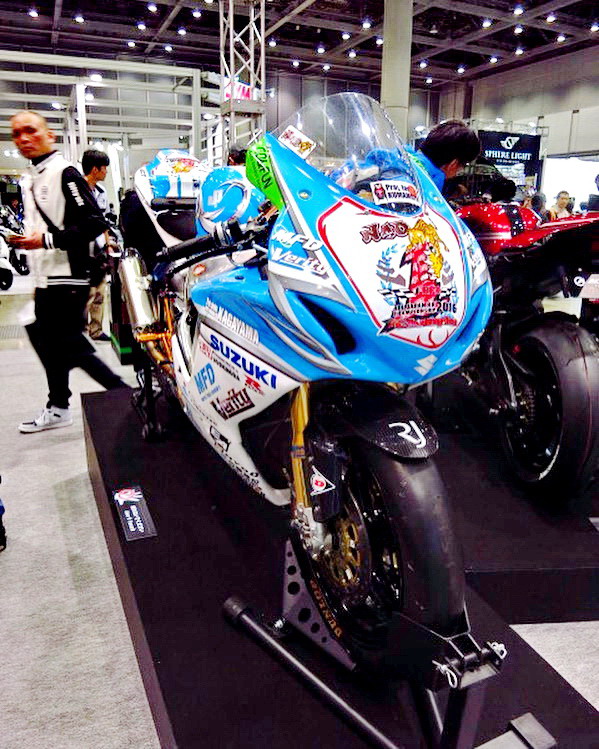 日企四缸600跑车的小灶J-GP2（4）：惟墙内香的Suzuki