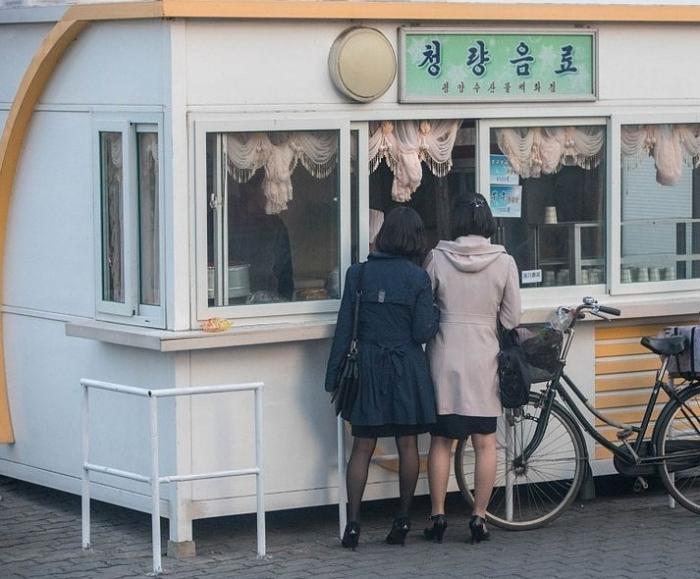 朝鲜街头很少有卖煎饼果子、油条豆腐脑，人们不习惯在外边吃早餐