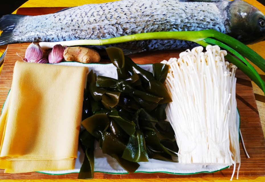 食堂大锅菜香辣草鱼怎么做好吃,怎样做零食香辣干草鱼才好吃