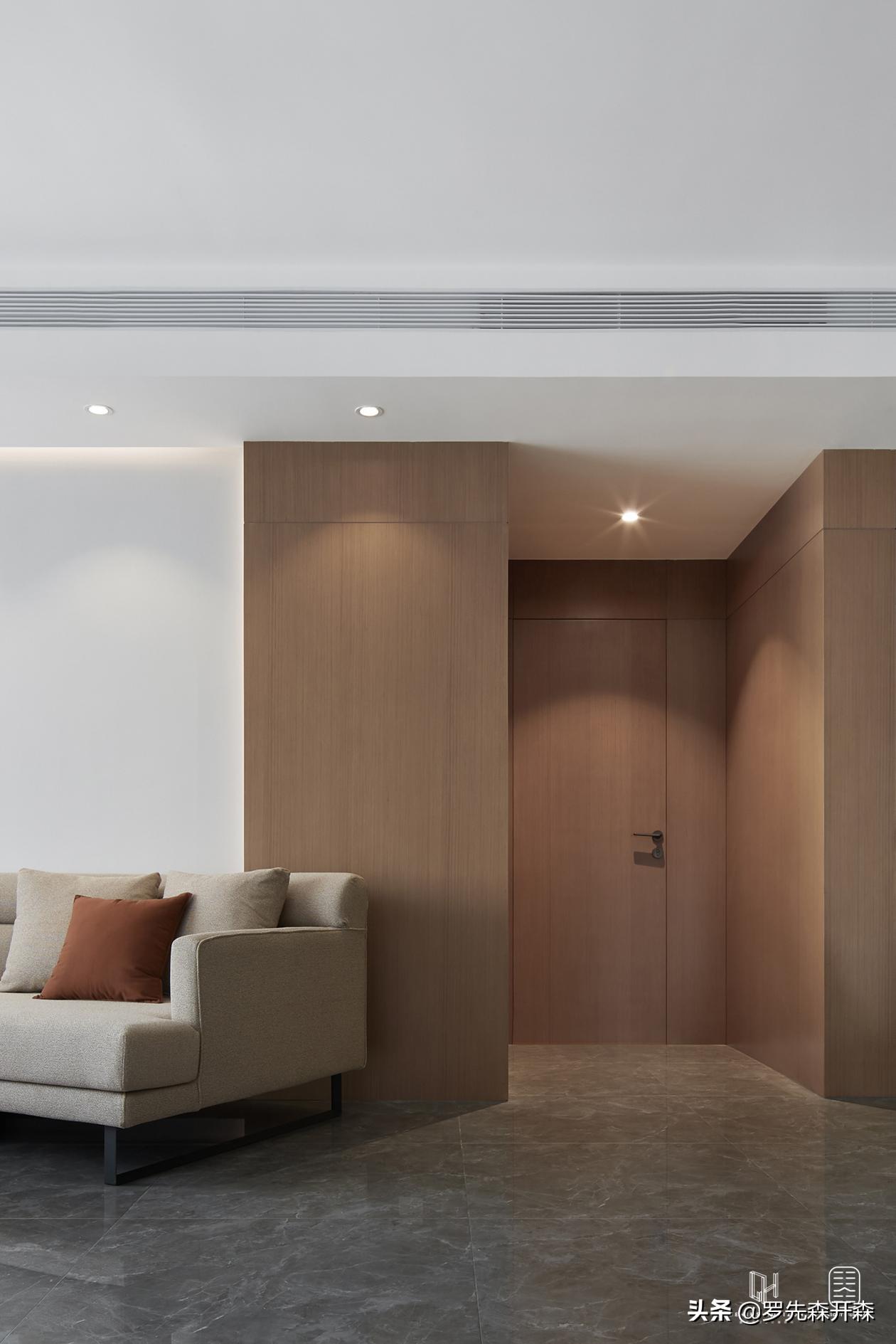 抛弃华丽的套路，以极简的走心唤醒柔情