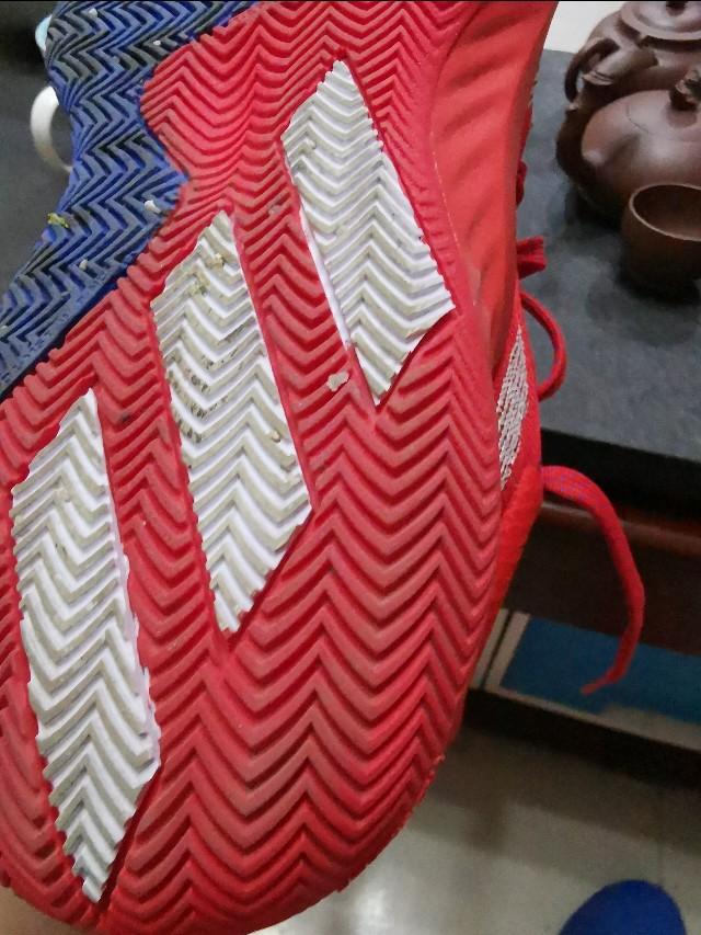 米切尔蜘蛛测评,阿迪达斯米切尔一代配色