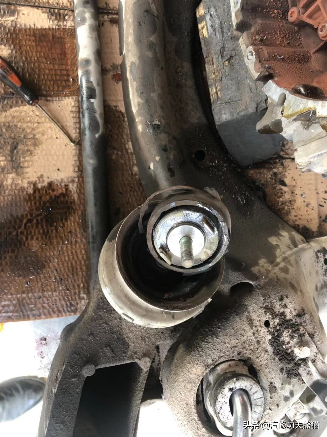 16款奥迪a6l2.5自吸发动机漏油,奥迪a6l2.4免拆烧机油处理靠谱吗