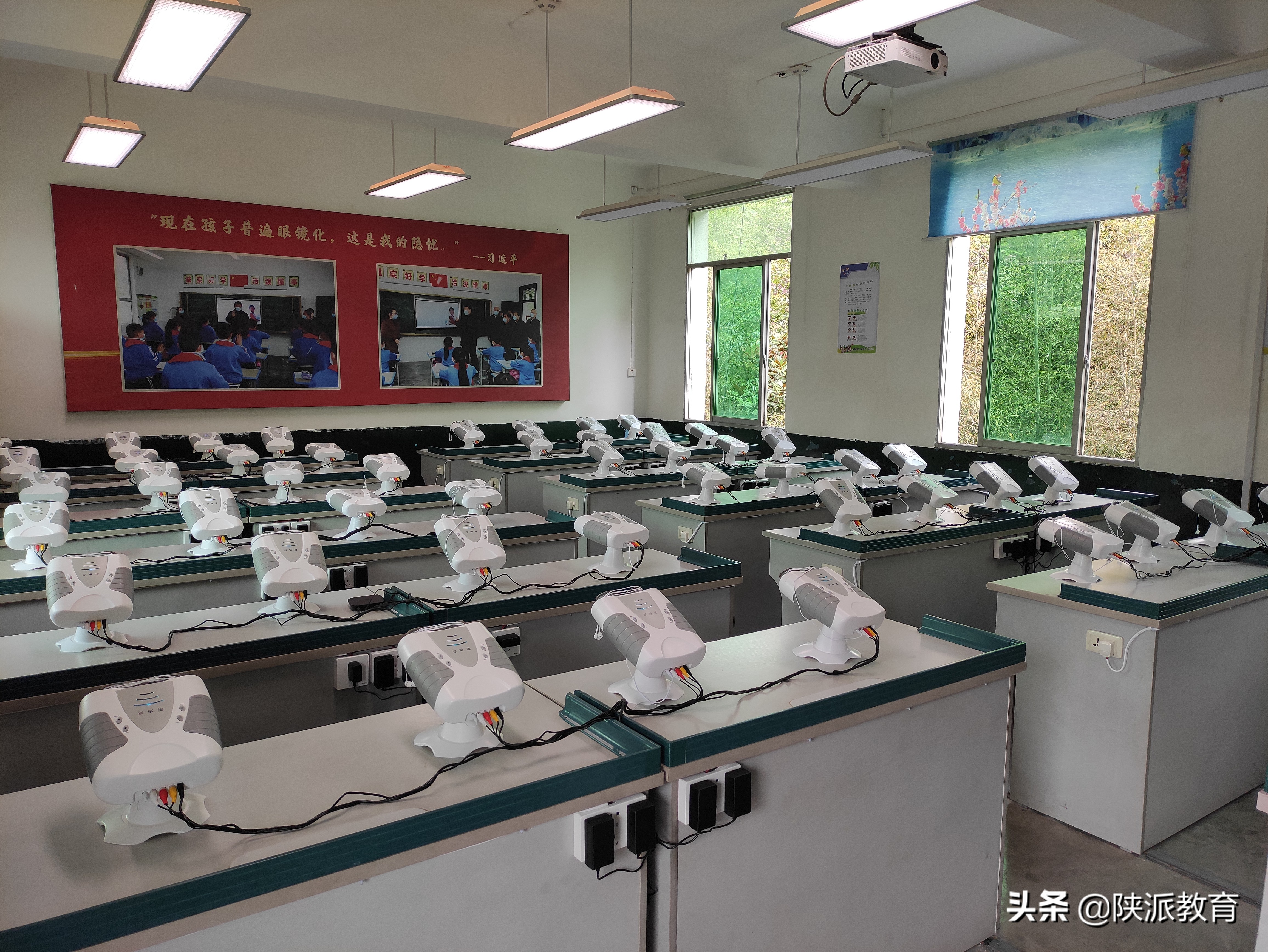 校园盛开文明花黑板报,学校德育工作迈上新台阶