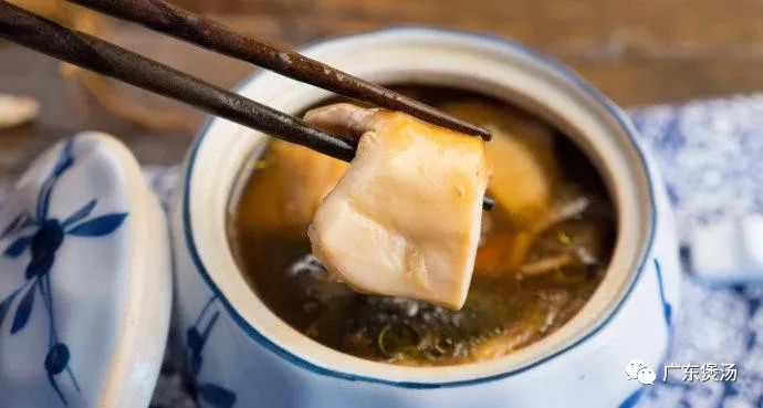 田鸡与田七花胶煲汤用哪种花胶,盐爆花胶与普通花胶能够煲汤吗