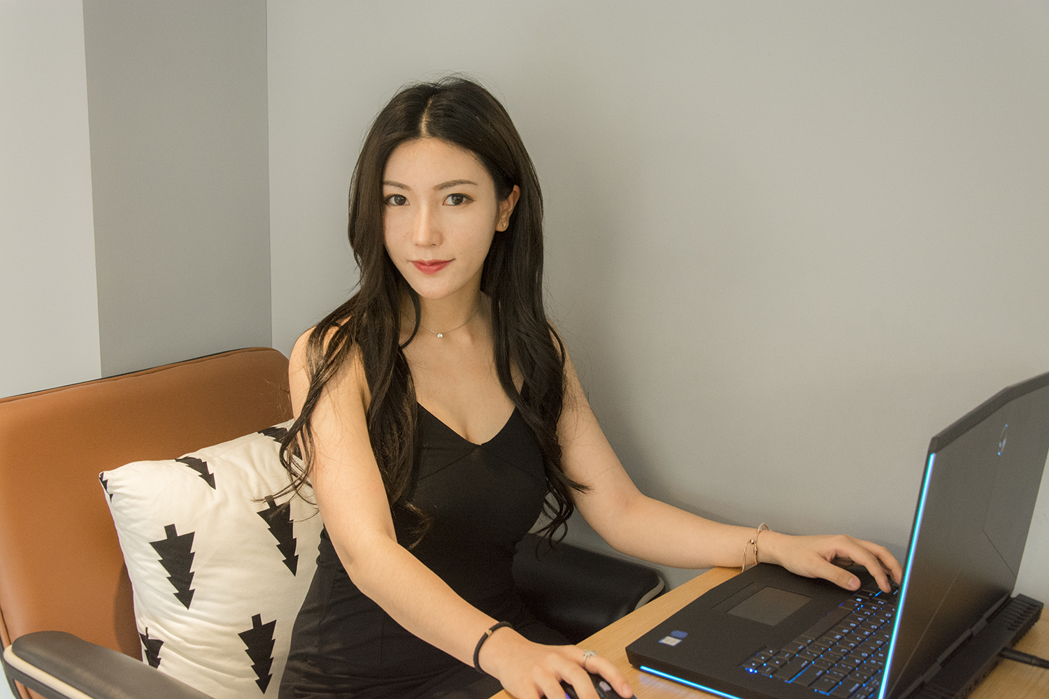 外星人alienware15r4,外星人15r4是哪一年上市的