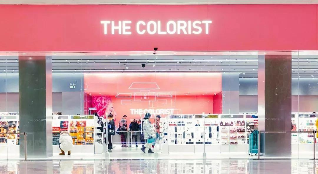 店播+快时尚+网红场景=业绩20万/店/天“调色师”这么玩不火才怪