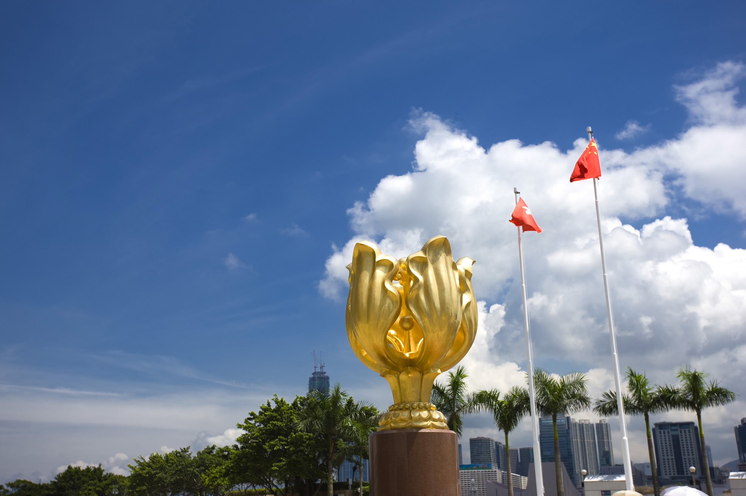 1997年香港回归前夕,英国34艘军舰闯入南海,与我军对峙三天后认怂
