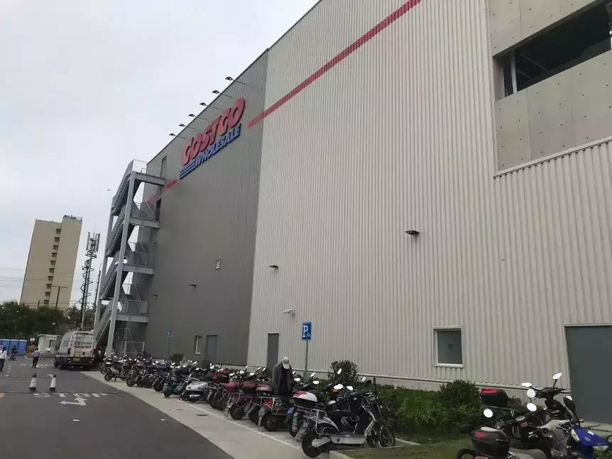costco超市开业第一天大妈抢货,costco大妈