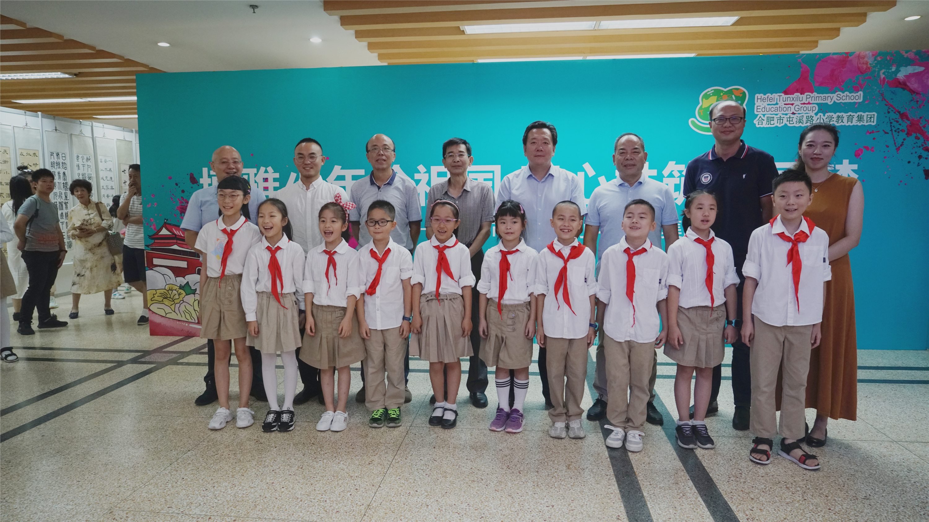 博雅少年绘祖国同心共筑中国梦------屯溪路小学建国70周年美术作品展
