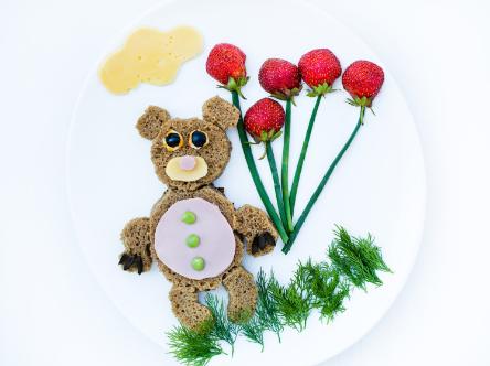 是先涂眼霜还是先涂眼部精华,眼霜和眼部精华的区别是什么