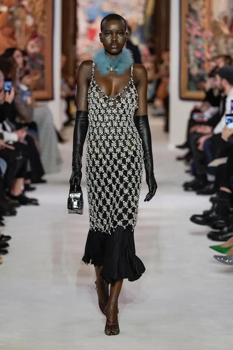 2022巴黎时装周秋冬大衣,2020秋冬巴黎时装周