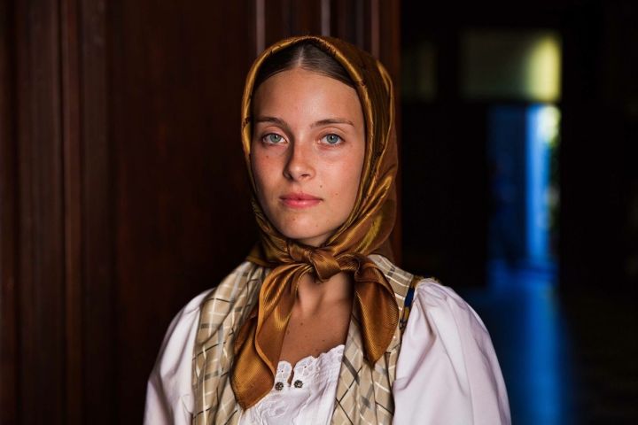 自然与生命之美——摄影师MihaelaNoroc镜头下的世界女性