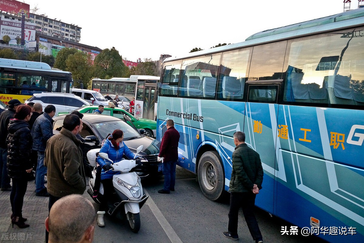 车的颜色哪个最安全,车的颜色哪一个比较保值