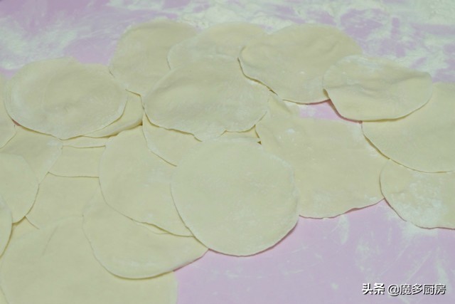 饺子什么馅最好吃现在这个季节,西红柿饺子馅这样调比肉饺子都香