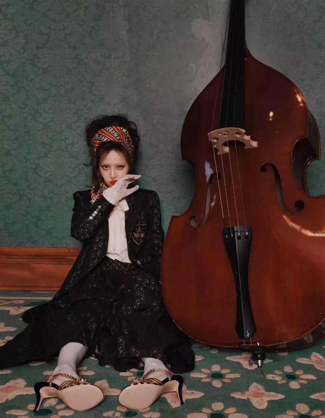 蔡依林的18年老粉儿,蔡依林一身红蓝