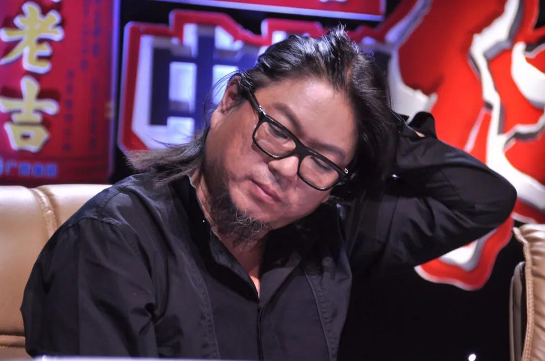 头发越来越长了终于能够留起来了,头发越来越长了打算剪短