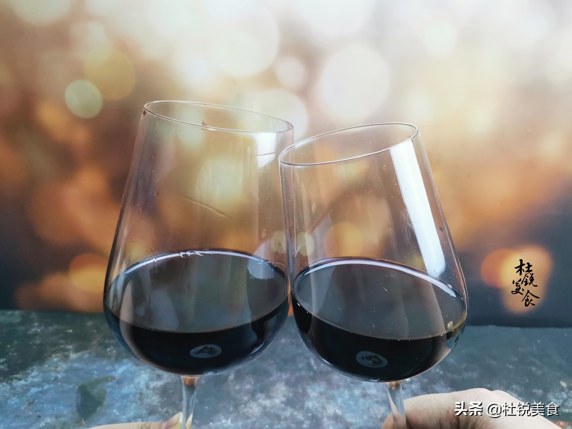 喝红酒的礼仪规范图片,喝红酒的礼仪规范是什么