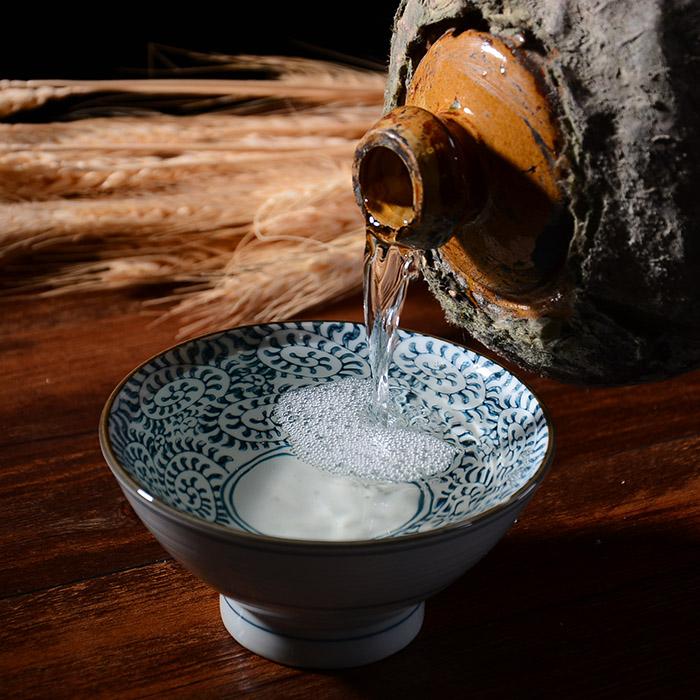 红酒能够用白酒杯醒酒嘛,白酒需要向红酒那样醒酒吗