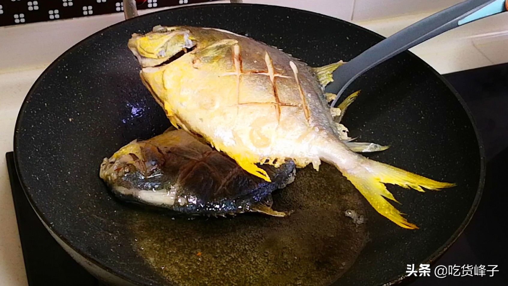 炖鱼出白汤的要害加凉水还是热水,炖鱼时汤加少了再加热水还是凉水