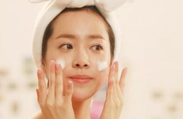 头皮屑增多“如雪”？行家建议：3个妙招轻松解决头皮烦恼