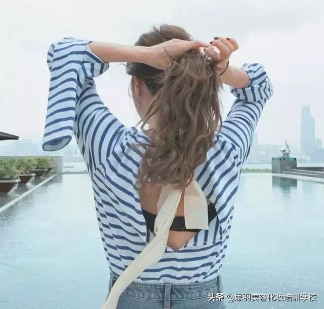 瘦长脸合适丸子头的发型,2021最洋气的减龄发型圆脸丸子头