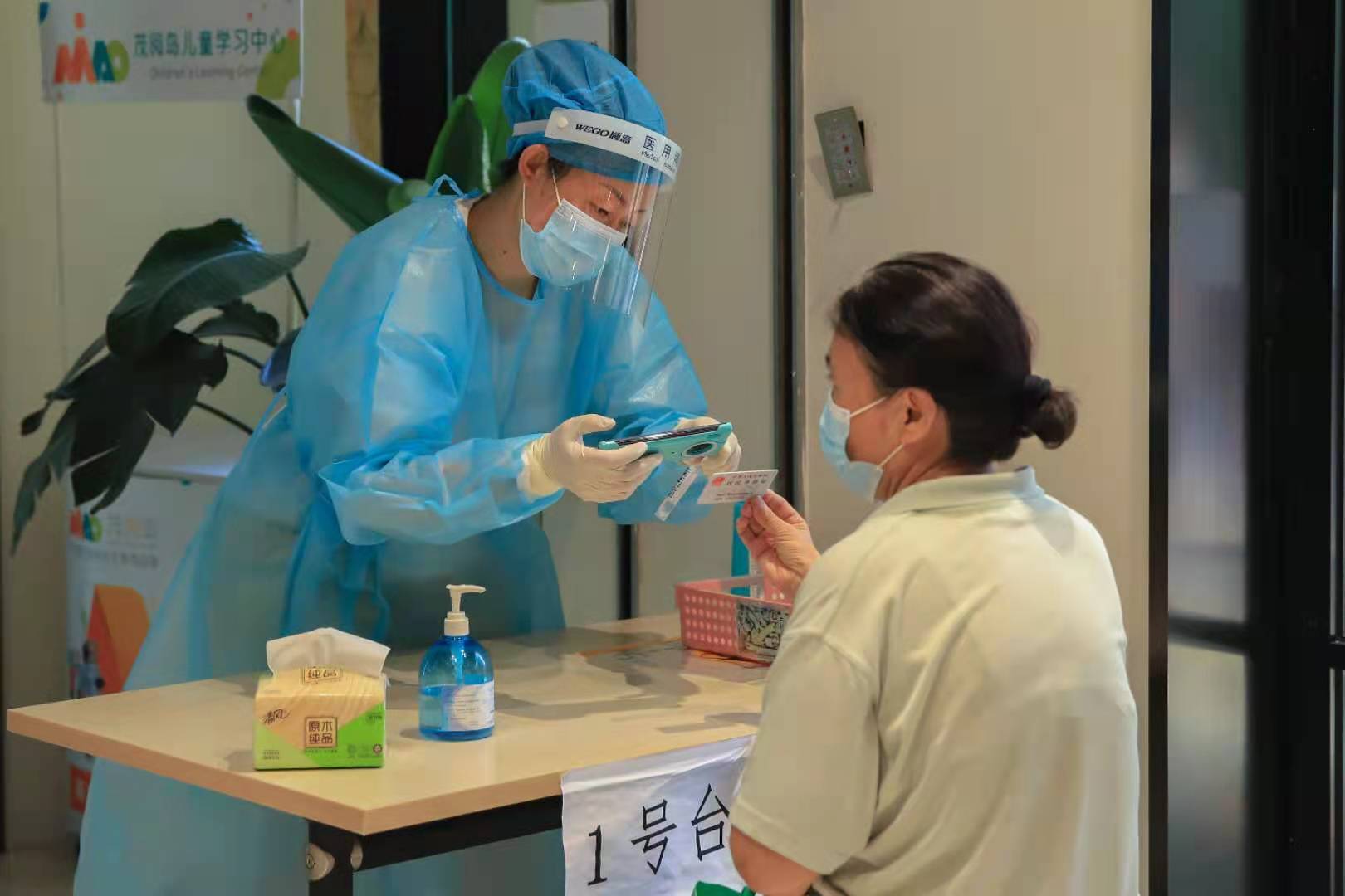 区街新闻｜70多幅照片记录世茂滨江社区辖内志愿者，南京感谢你们