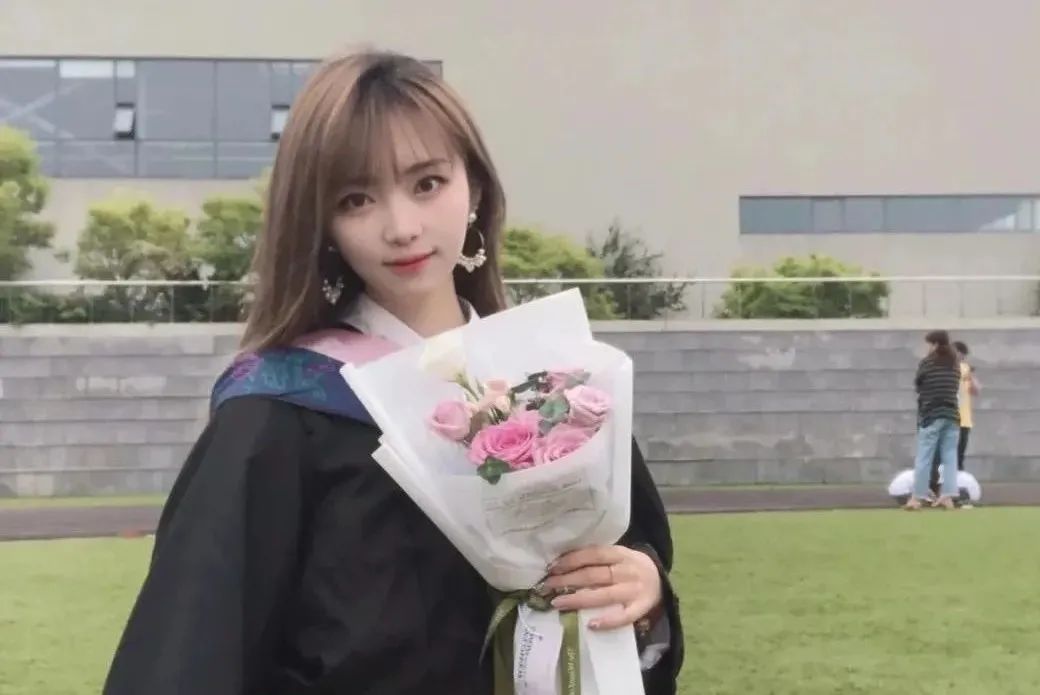 美院中国风学士服,九大美术学院学士服