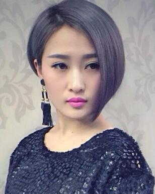 方脸额头窄合适的发型短发,女人额头凸合适怎样的发型短发