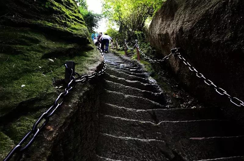 登华山一日省钱攻略,五一合适爬华山人多吗