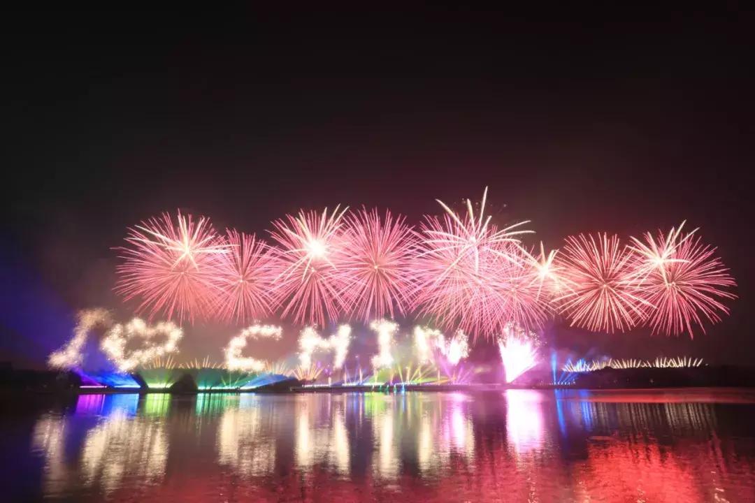 深圳湾焰火跨年,深圳湾1号烟花焰火表演