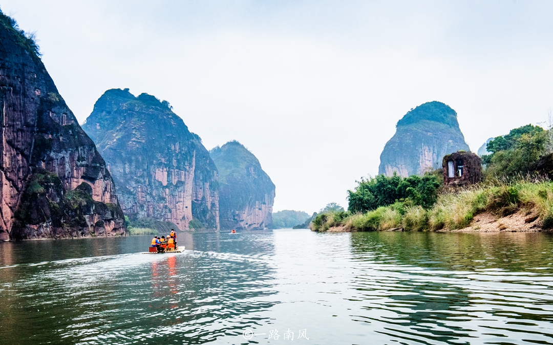 鹰潭龙虎山千年悬棺在哪里发现的,龙虎山悬崖棺材在哪里