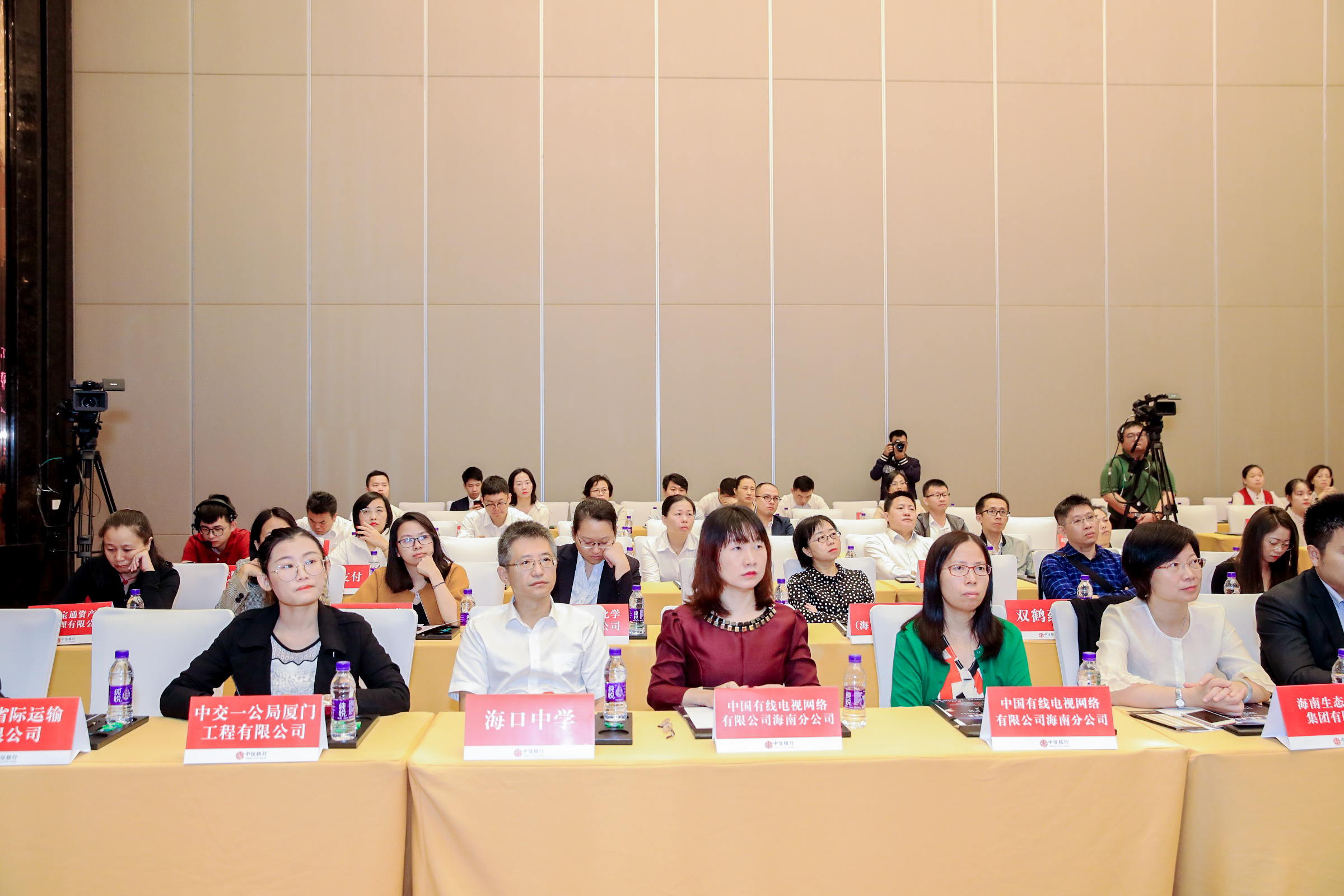 中信银行开薪易卡怎样消费,中信银行开薪易白金卡