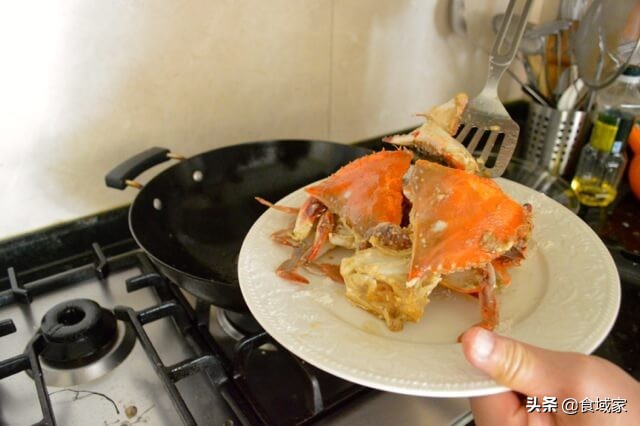 吃螃蟹的6个步骤简直完美,怎么处理螃蟹做葱姜梭子蟹