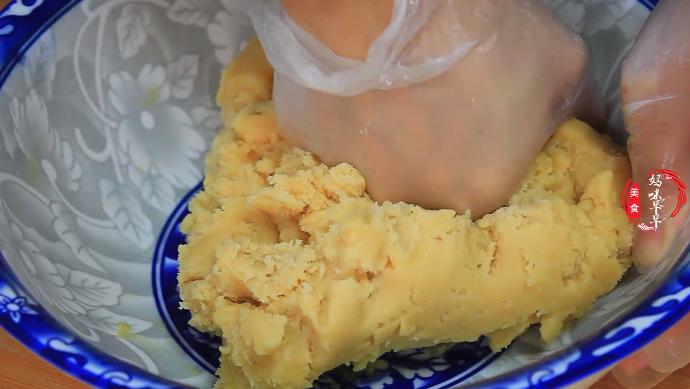 月饼怎么做不太甜,怎么做出来的月饼又酥又软